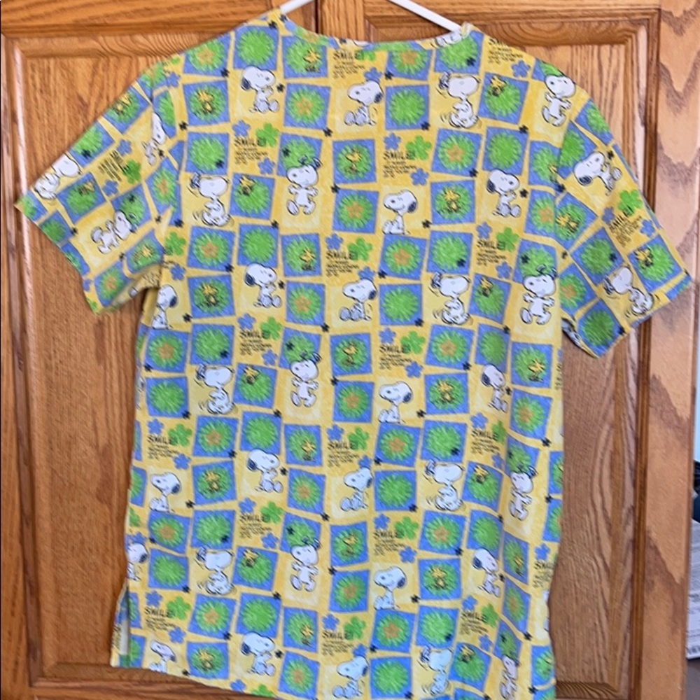 Peanuts Scrub Top. - Picture 3 of 3